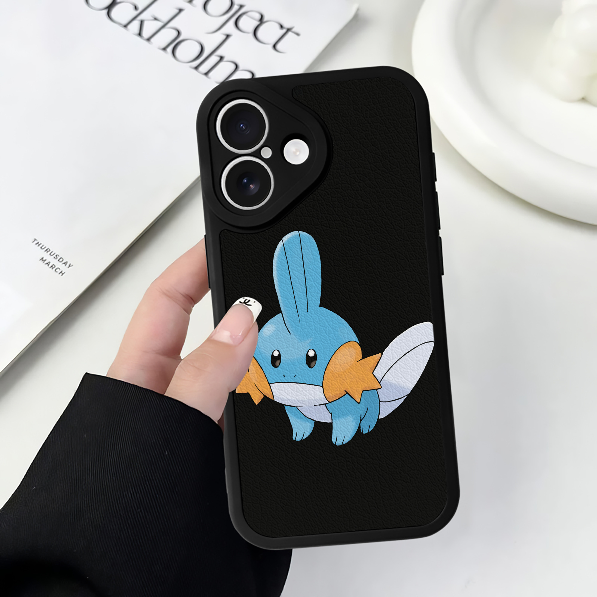 （画像用） ポケットモンスター Pokémon 【iPhone 16シリーズ対応】シリコンスマホケース（レザー調） 材質：シリコン